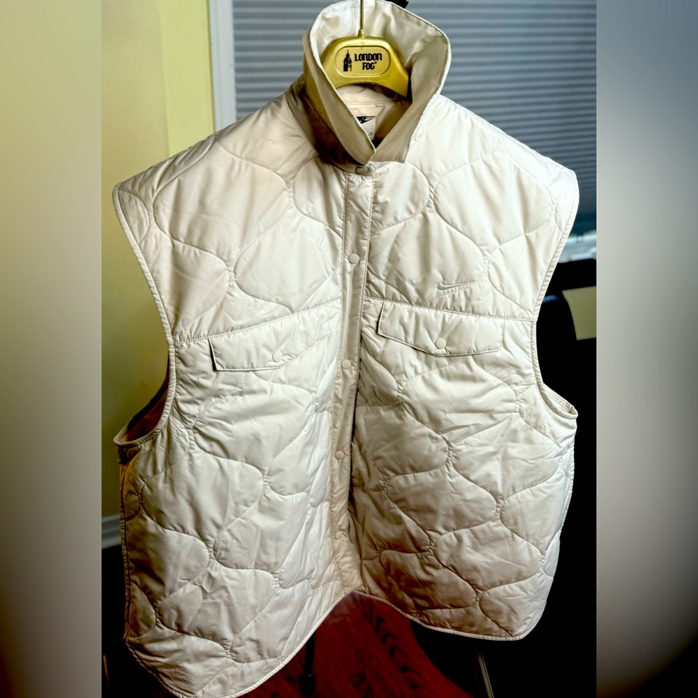Beautiful Nike women’s Vest!!!